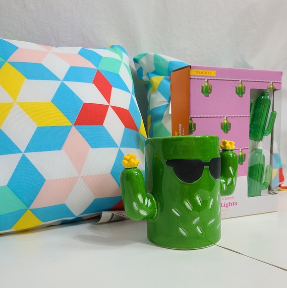 4 Pc Cactus Set *Pillows, Planter, Lights*NWT* - Picture 2 of 6